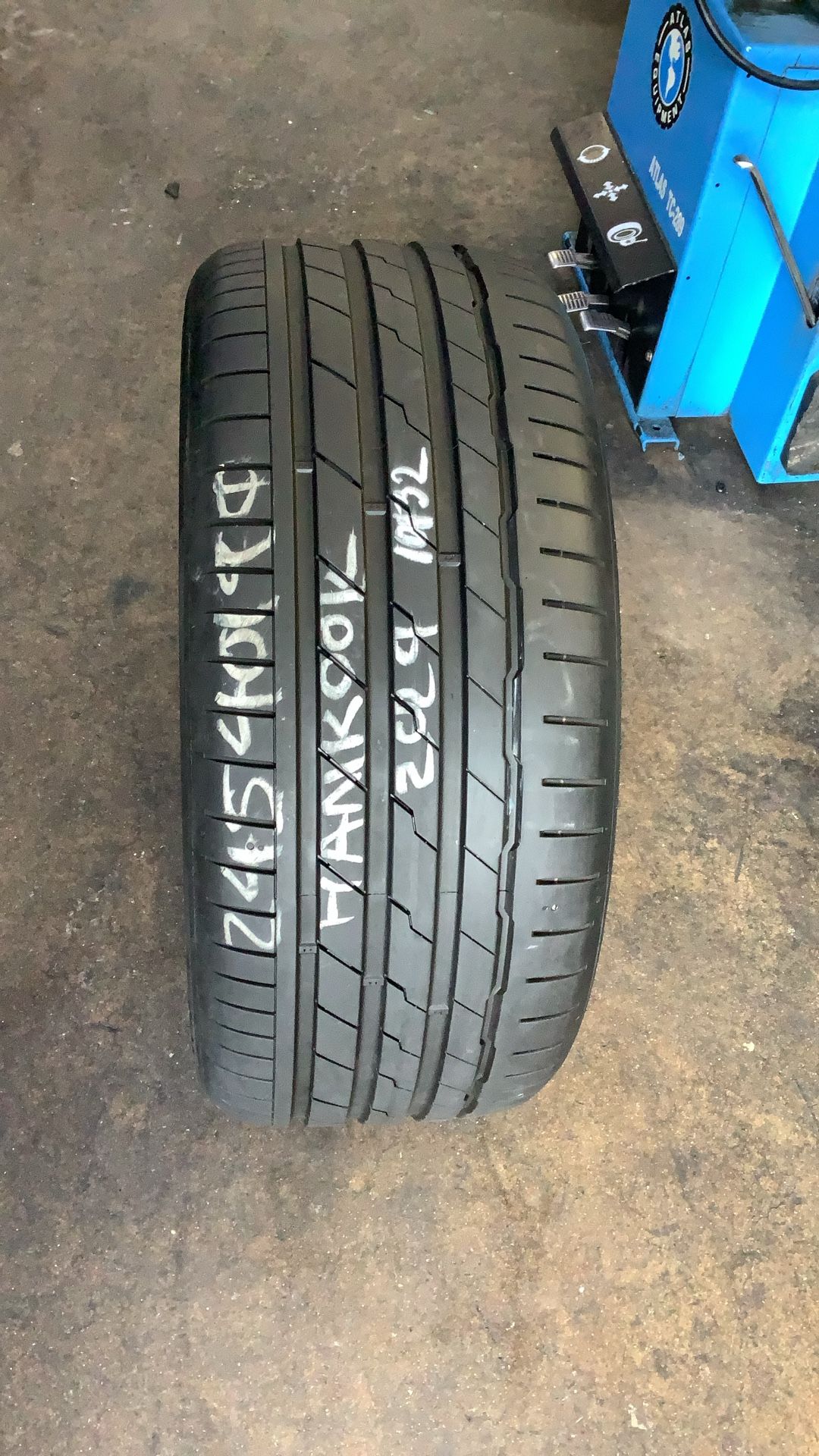 245/40/19