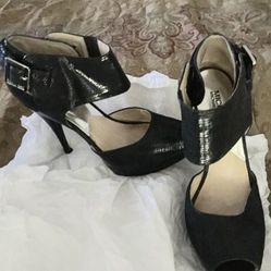 Michael Kors beautiful ankle wrap stiletto heals. Size 8, excellent Condition