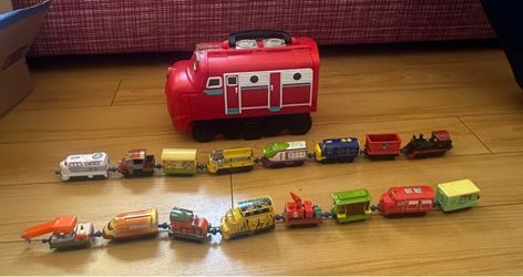 Chuggington 16 Train Set in Carrying Case
