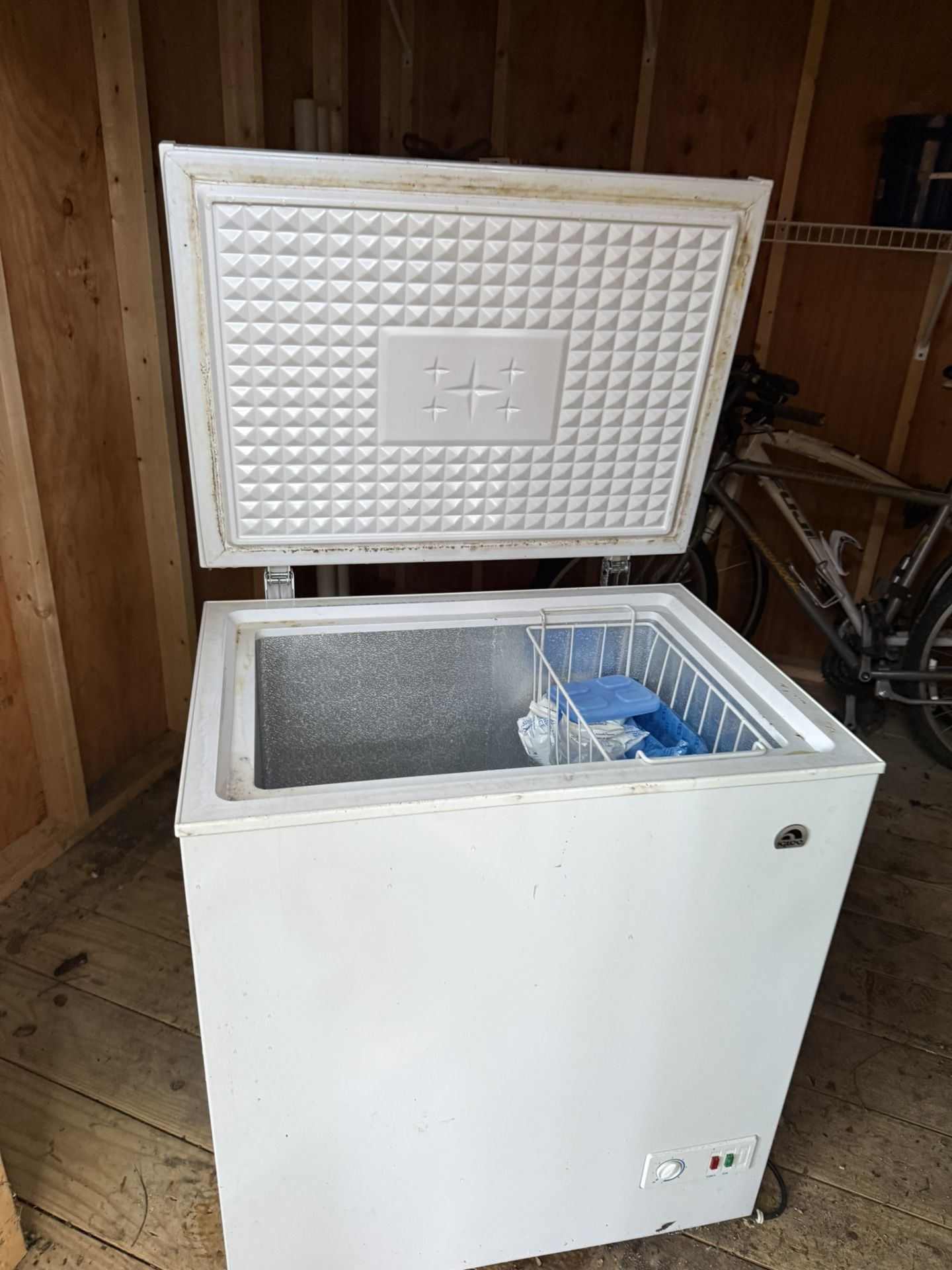 Igloo Deep Freezer / Chest Freezer (just need $12 Amazon Capacitor To Make It Work)