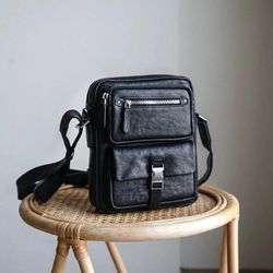 Genuine Leather Messenger Bag for Men Multi-Pocket Crossbody Shoulder Bag Black