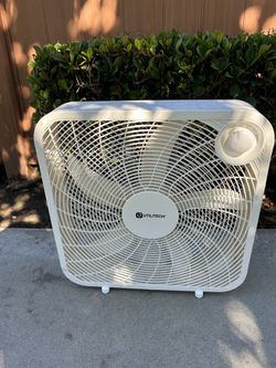 Utilitech 20-in High Velocity Indoor Box Fan, in White