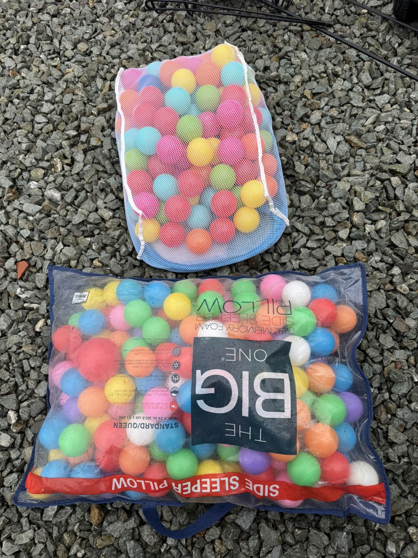 About 200 Pit Balls For Kids