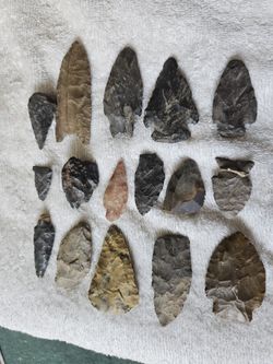 Authentic NATIVE-AMERICAN  arrowheads