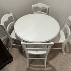Finley Play Table & Chairs 