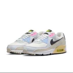 Nike Women’s Air Max  Sneakers 