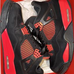 Jordan 4’s Red Thunders 