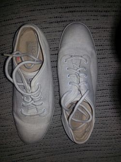 Like new UGGs Australia tennis shoes size 10