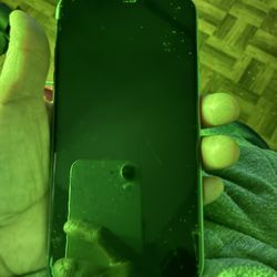 iPhone -11 Cracked Screen But World Perfect