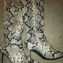 *** New Snakeskin  Boots Only $40 ***