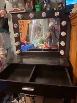 Amazon vanity missing 2 lightbulbs
