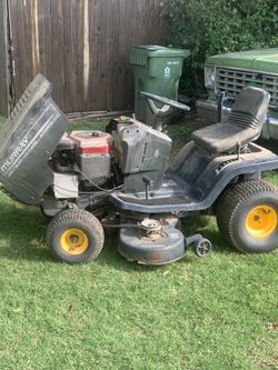 Se arreglan máquinas para cortar pasto 🚜🚜🚜🚜