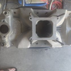 Edelbrock  Bowtie Victor Jr  SBC Intake Manifold