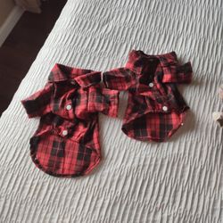 Dog Shirt Sise M But Looks Like Small 