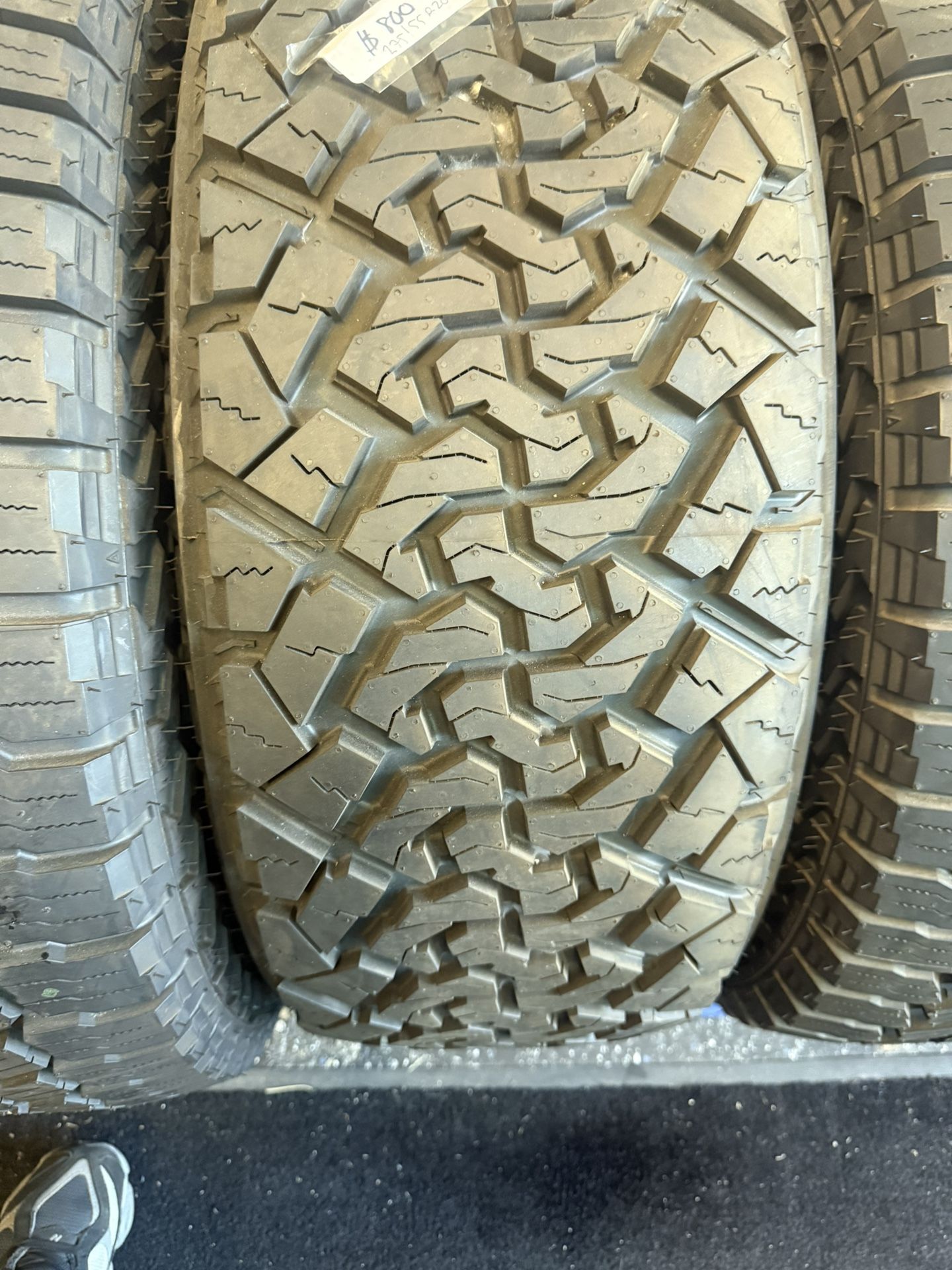 275/55r20 Venom Tires New