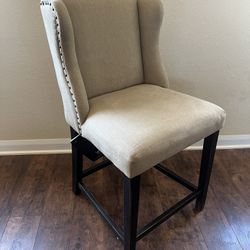 Set of 4 Signature Design by Ashley Counter-Height Nailhead Chairs – Excellent Condition
