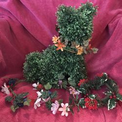 Boxwood Topiary Kitty Cat with 4 Seasonal Collars 15.5” x 8” x 15” NEW!