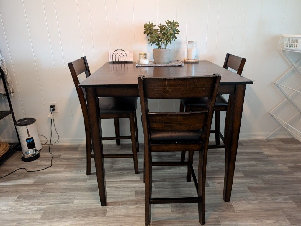 Table with 3 Chairs