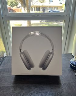 Silver Airpod Maxes w/ AppleCare