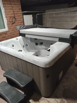 Hot Tub Spa with Cover and Jets