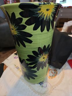 Made In Italy For Pottery Barn. Beautiful Green Ceramic Vase With Navy Blue Flowers And yellow Centers 
