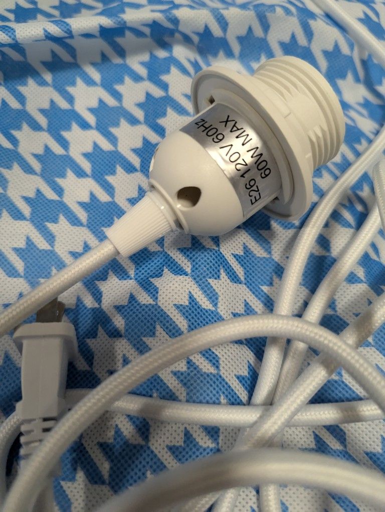 E26 120V 60HZ 60W MAX Hanging Lantern Lightbulb Extension Cord