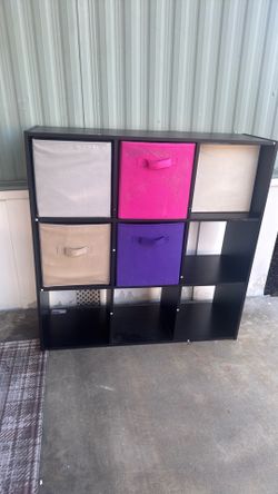 9 storage cubical with 5 storage containers