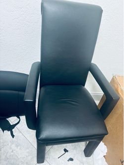 Office guests 8 chairs n 2 booths