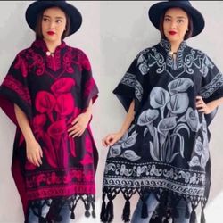 Hermoso Gabanes, Varios Colores - Beautiful Ponchos, Various Colors