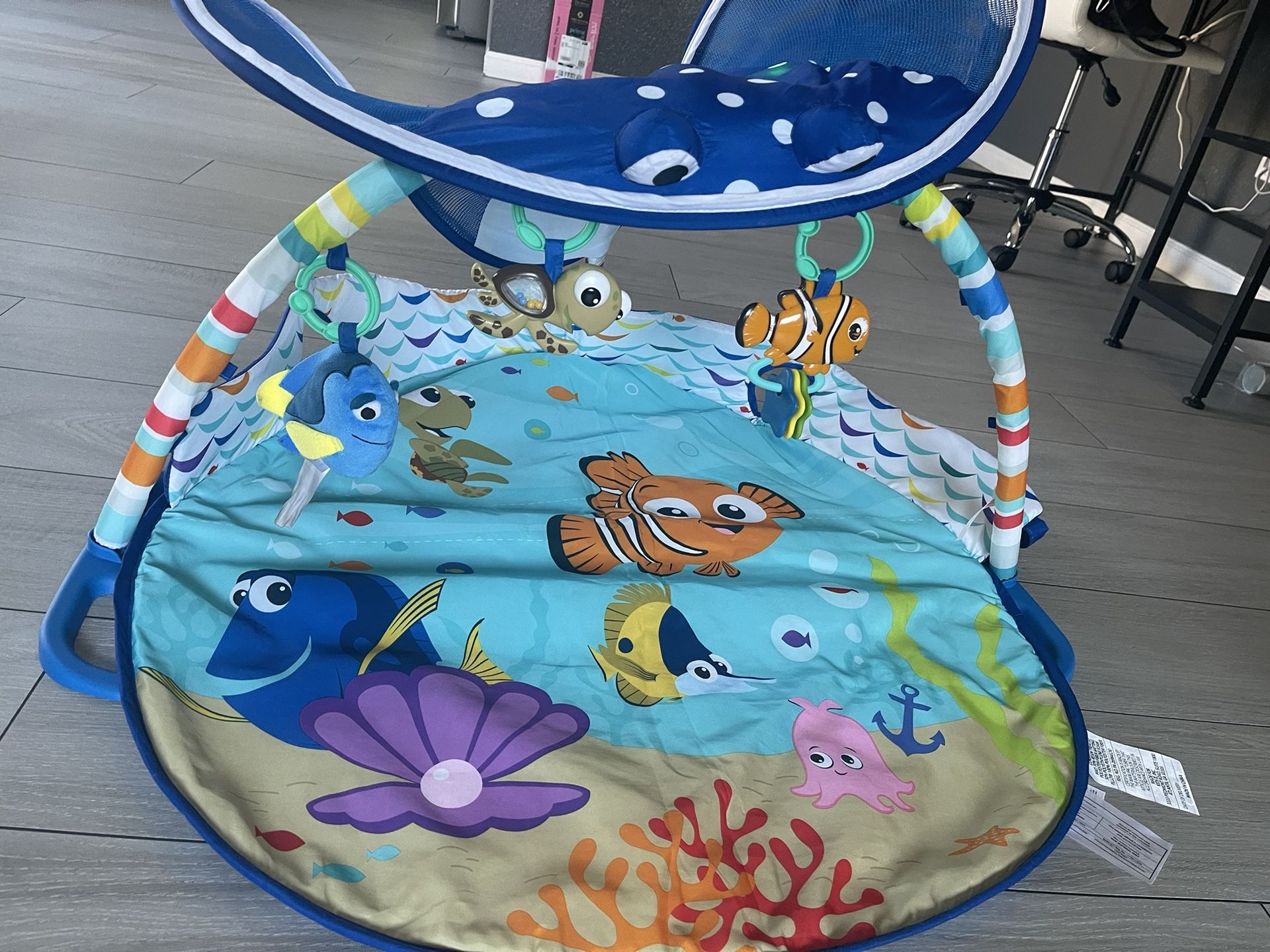 Bright Starts Disney Baby Finding Nemo Mr. Ray Ocean Lights & Music Gym,