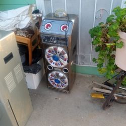 Good Ibastek Party Speaker Works Great Just Missing One Wheel