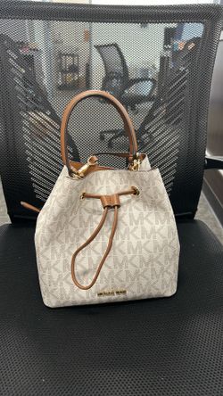 Michael kors bucket bag
