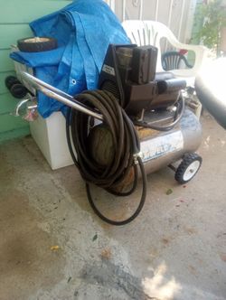 Good campbell hausfeld 11gal air compressor works great comes with its hose