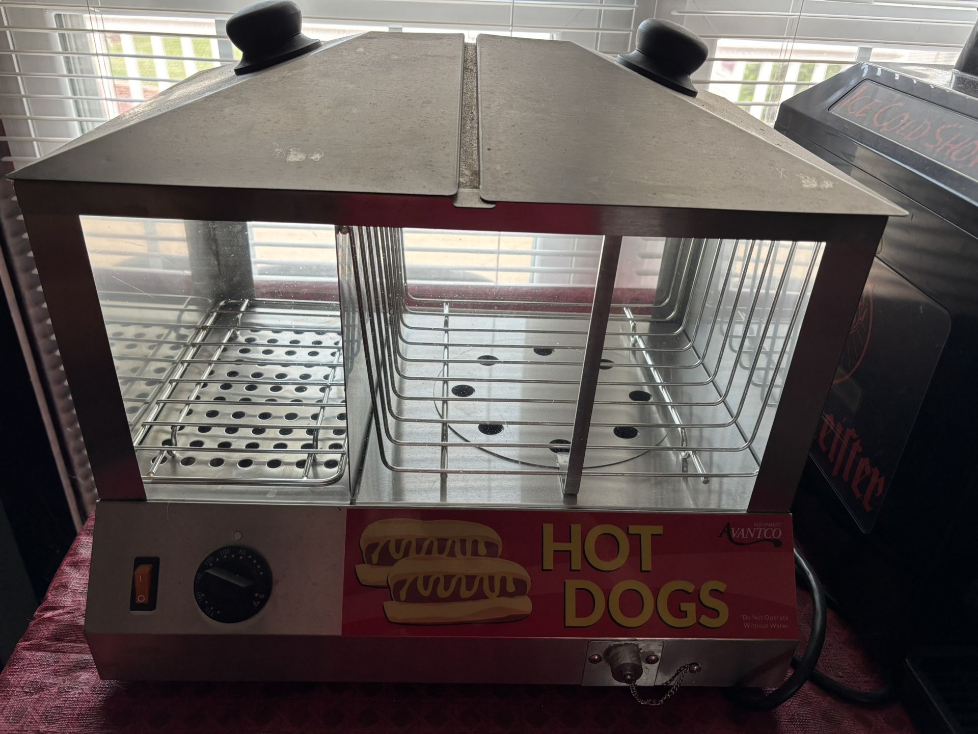 Avantco Hot Dog Steamer