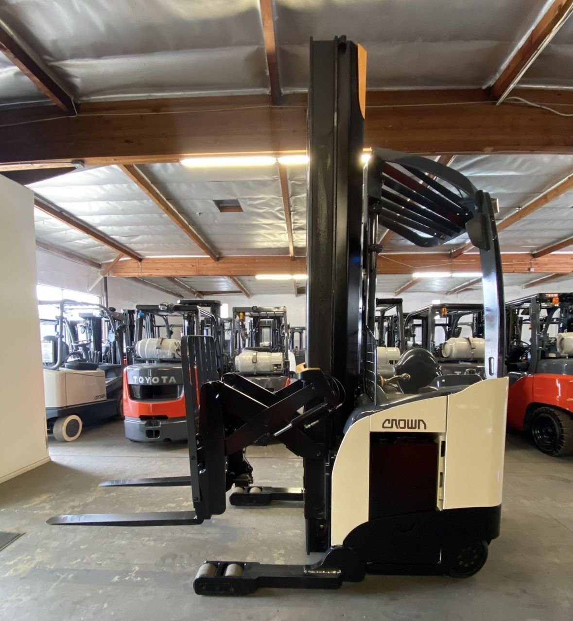 2020 Crown 300" Reach Truck Forklift