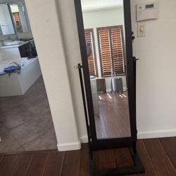 ago When freestanding you want to communicate with a buyer or seller about an item, you can send them a message through the OfferUp app. Messaging all