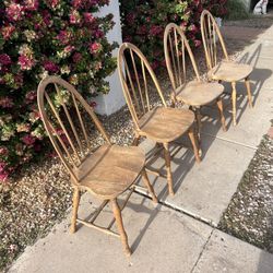 Set of four vintage chairs great restoration project 