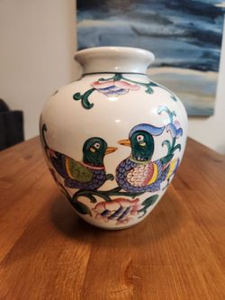 Vintage Chinese Vase 9"Tall - Handpainted Floral Bird Design $25 OBO (SE San Diego)
