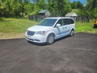 2016  chrysler  town &country 64660 mi