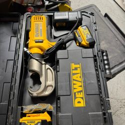 DEWALT 20V MAX Cordless Died Cable Crimping Tool with 2) 20V 4.0Ah Batteries, Charger and Case