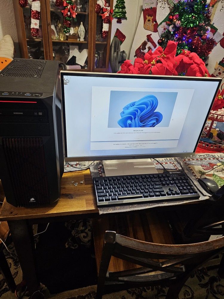 Starter gameing pc just need gpu 32 gigs of RAM 256 ssd 1tb hhd I5 cpu 600 watt psu windows 11 pro comes with computer monitor mouse and keyboard 