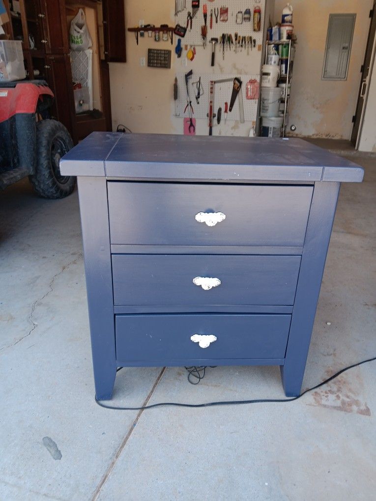 2 Nightstands