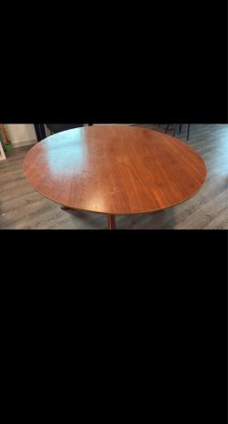Modern Wooden Round Dining Table
