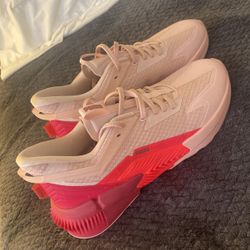 Puma womens Tennis/Basketball Shoes- NEW