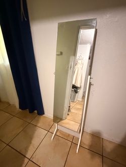 Jewelry mirror