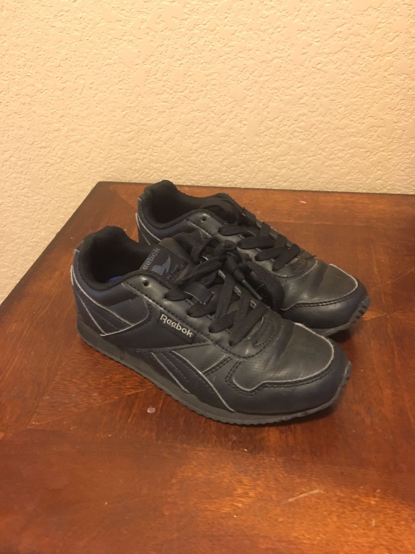 Boys Reebok’s size 1