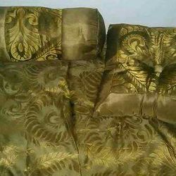 Queen comforter/bedding set! Comforter, 2 pillow shams, 2 decorativ pillows