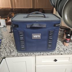 Yeti Hopper Flip 18