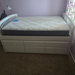 Full Size Bed With Trundle
