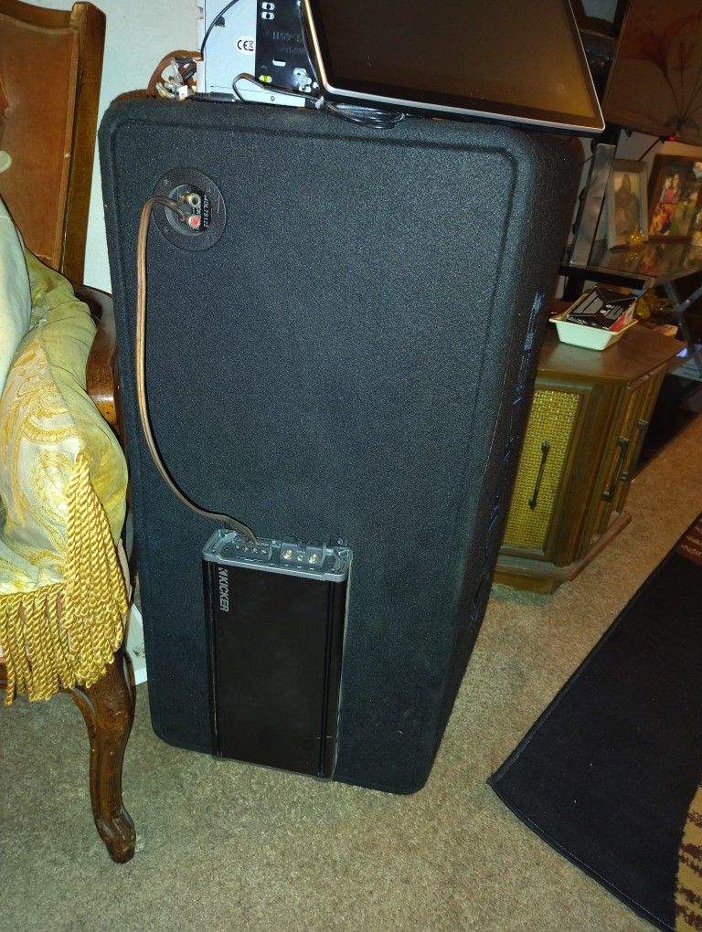 Phoenix Stereo With 5 Kicker Speakers And Amp